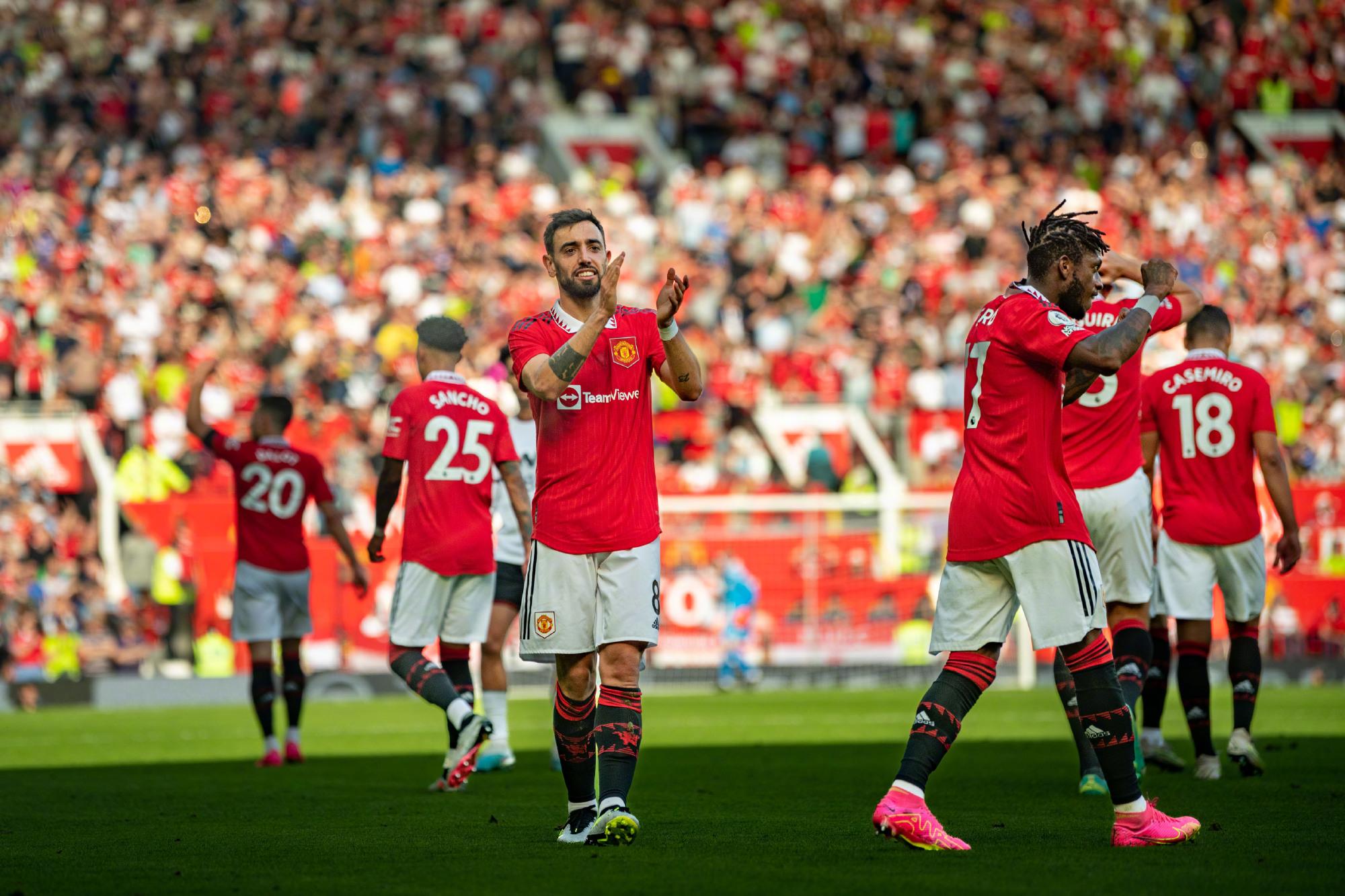 李晓霞近况，退役当大学教授，暑假带2女儿爬山，嫁普通人很幸福.